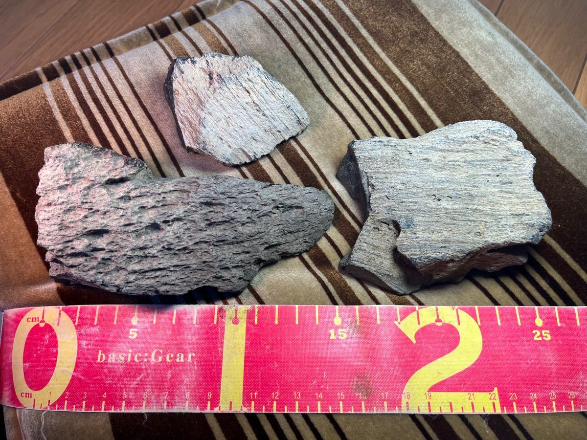 サヌカイト原石（風組22）天然石　パワーストーン　アクアリウム