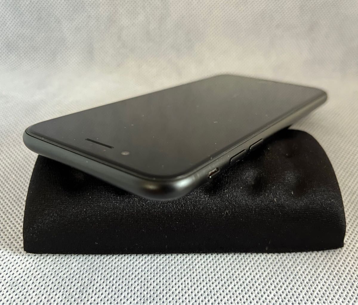 激安売筋品 - 《美品》iPhoneSE2 128GB SIMフリー ブラック バッテリー