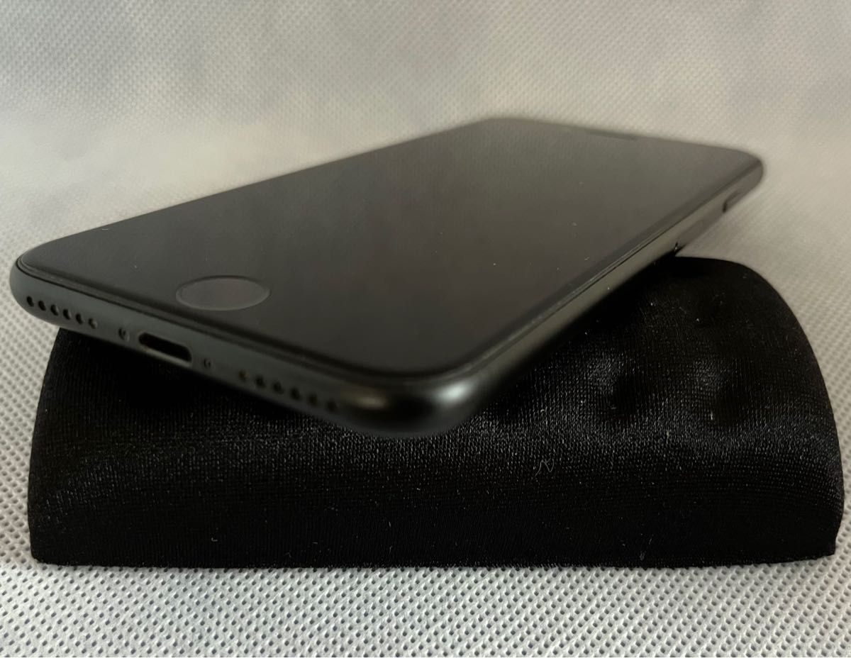 iPhone SE 第2世代 128GB ブラック SIMフリー 《美品》 非正規ショップ 