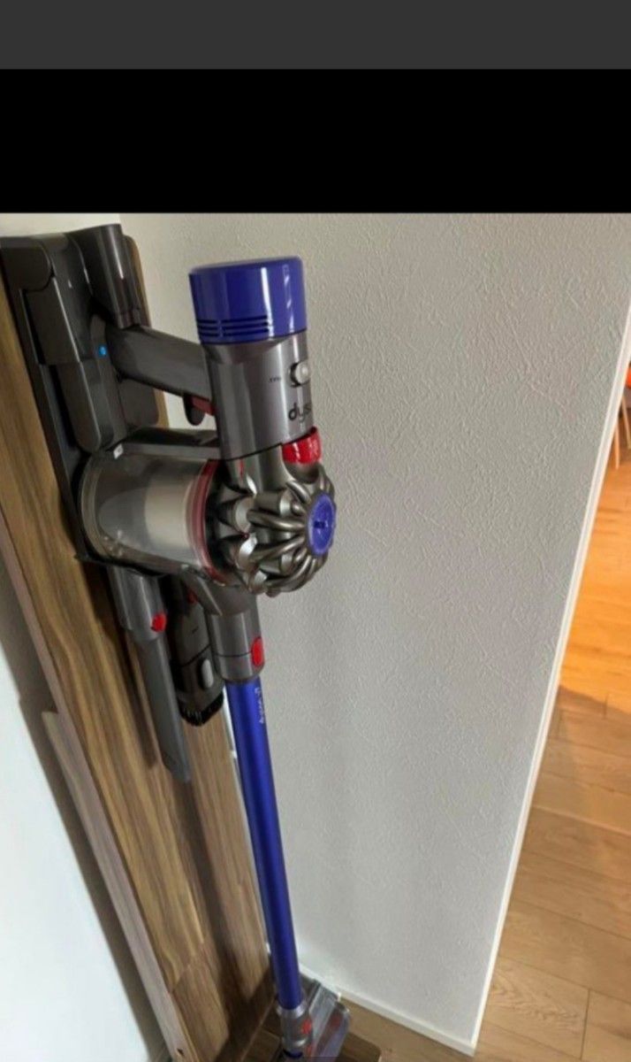 新品バッテリー12月23日交換済dyson コードレスクリーナーV7Fluffy
