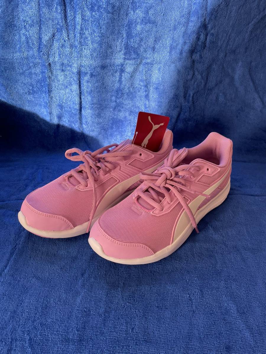 新品即決 puma プーマ ランニングシューズ23.5cm 母娘兼用 通勤通学