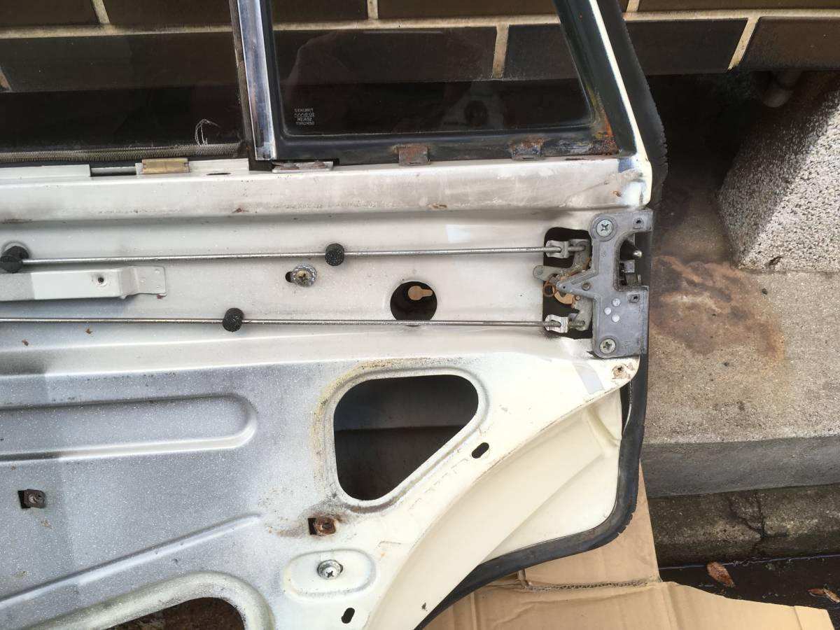  is ne Ben W111 right rear door restore base part removing 