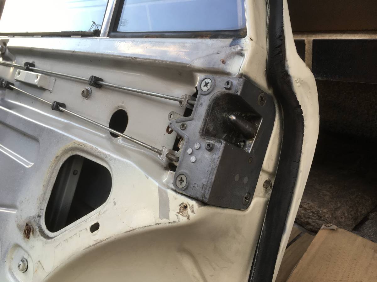  is ne Ben W111 right rear door restore base part removing 