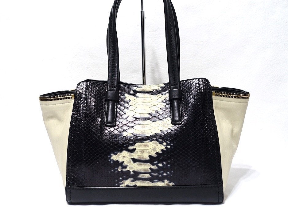 極美品 Salvatore Ferragamo フェラガモ ARIANNA アリアンナ