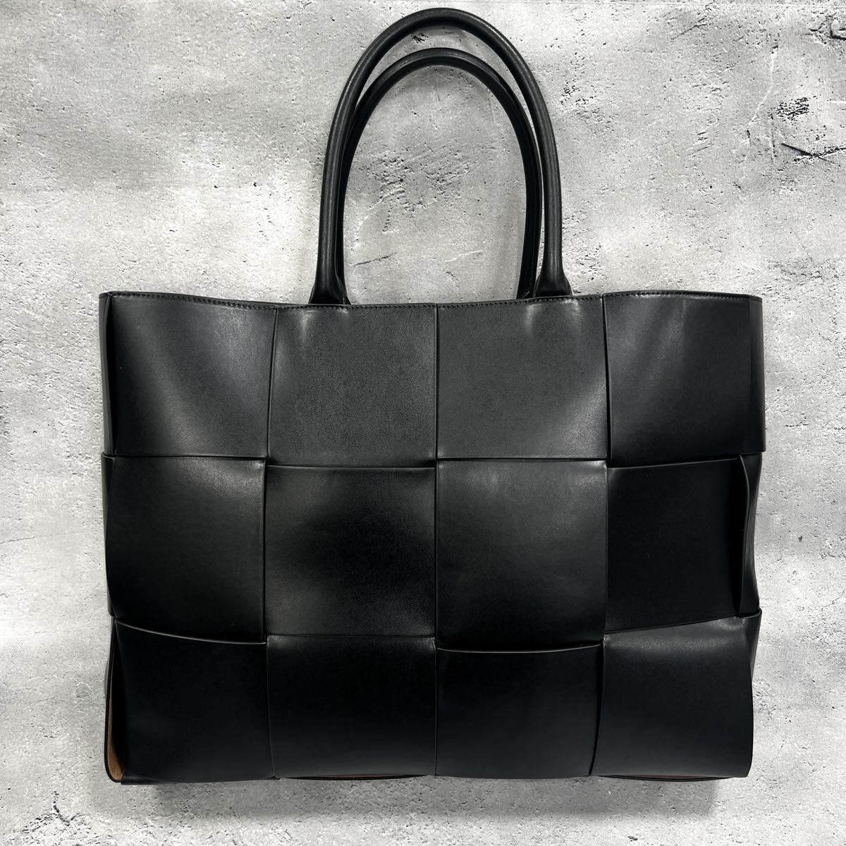 芸能人愛用 BOTTEGA VENETA ボッテガヴェネタ ラージ アルコ トート