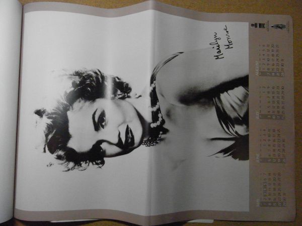 マリリン・モンロー　カレンダー1988　A2サイズ　表紙含めて4枚　紙筒発送　表紙に薄汚れ多数有り　_画像5