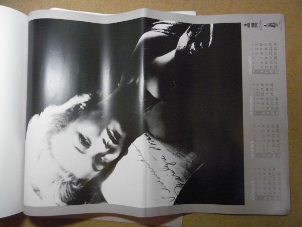 マリリン・モンロー　カレンダー1988　A2サイズ　表紙含めて4枚　紙筒発送　表紙に薄汚れ多数有り　_画像6