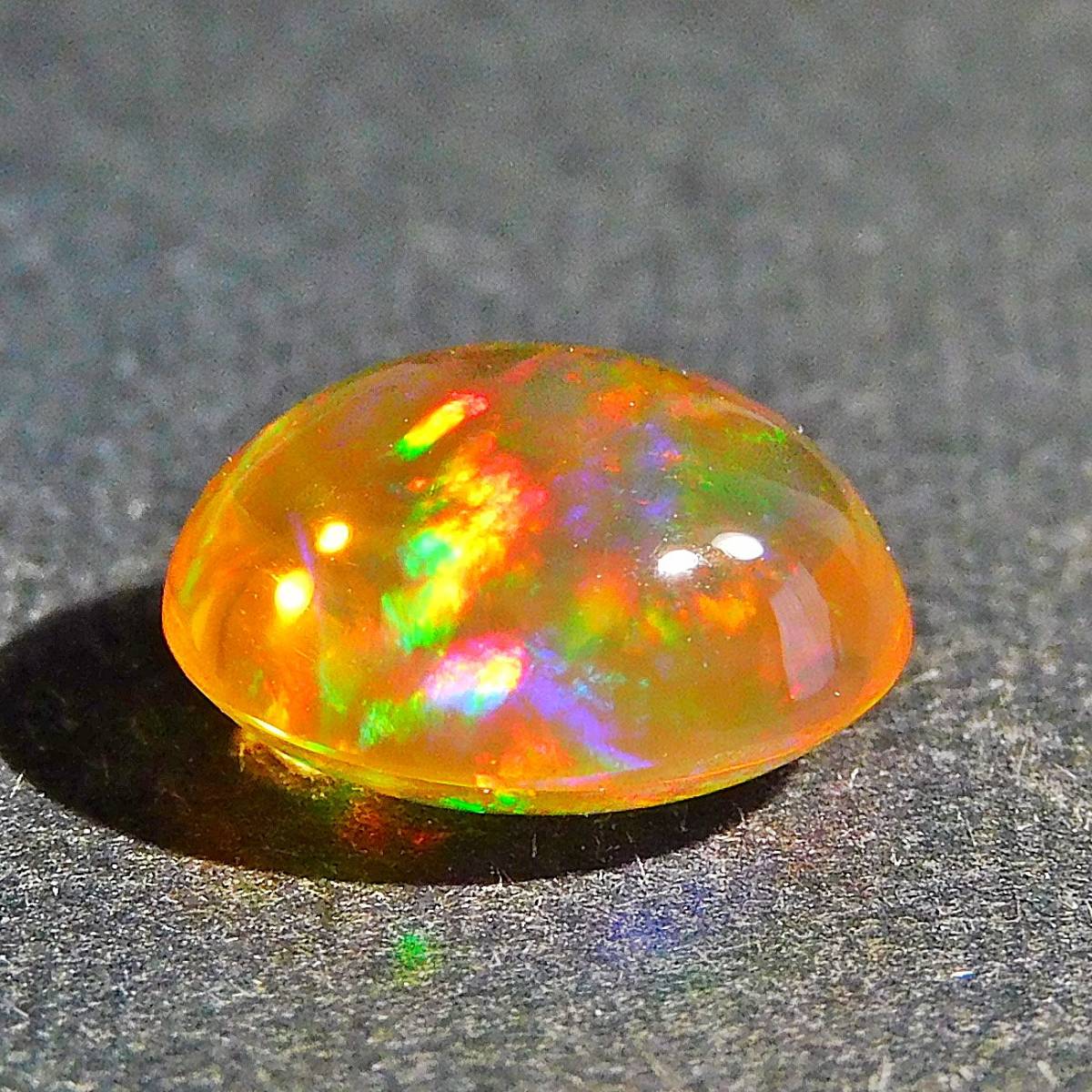 遊色抜群！！◆天然ファイヤーオパール 2.91ct◆ Fire Opal 遊色 裸石 ジュエリー　_画像4