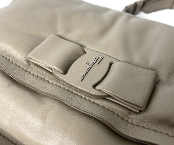 超美品*Ferragamo (フェラガモ) VIVA BOW バッグ | normanhubbard.com