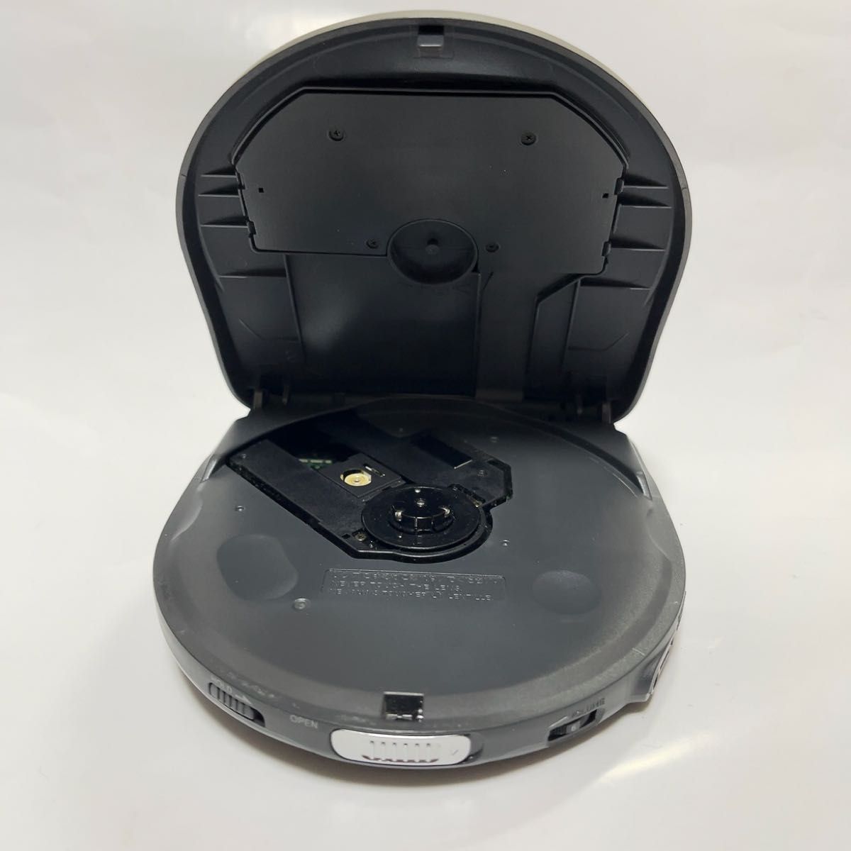 動作確認済み】SONY CDウォークマン Discman D-375 希少品 昭和 動作確認済み】SONY CDウォークマン Discman D-375 希少品 昭和