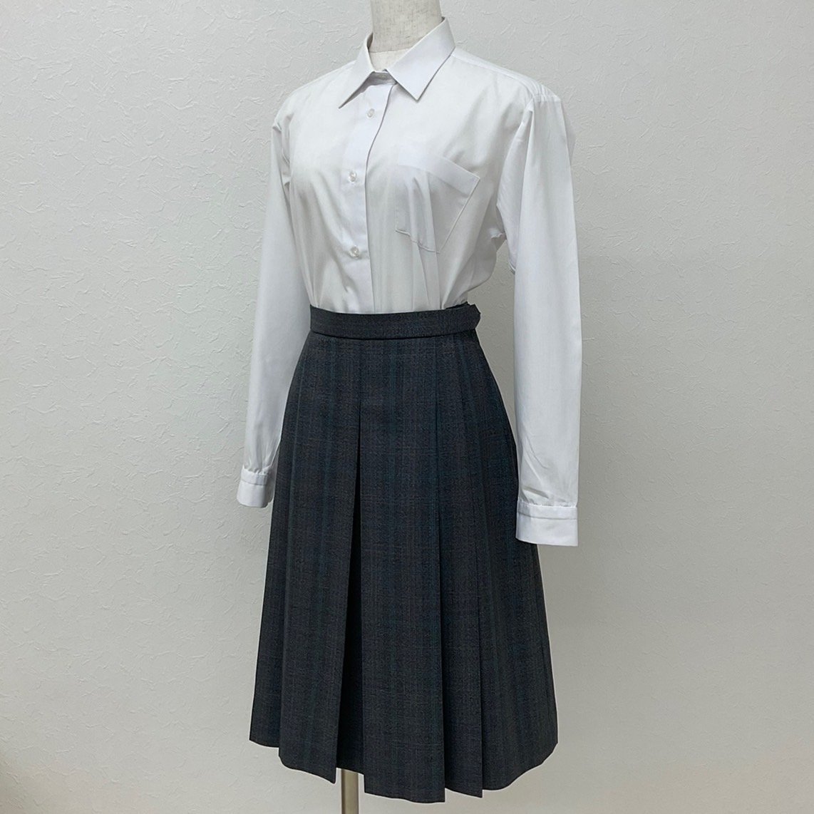 U338/S972(中古)埼玉県 行田市立太田中学校 女子制服4点 着け U338/S972(中古)埼玉県 行田市立太田中学校 女子制服4点 着け