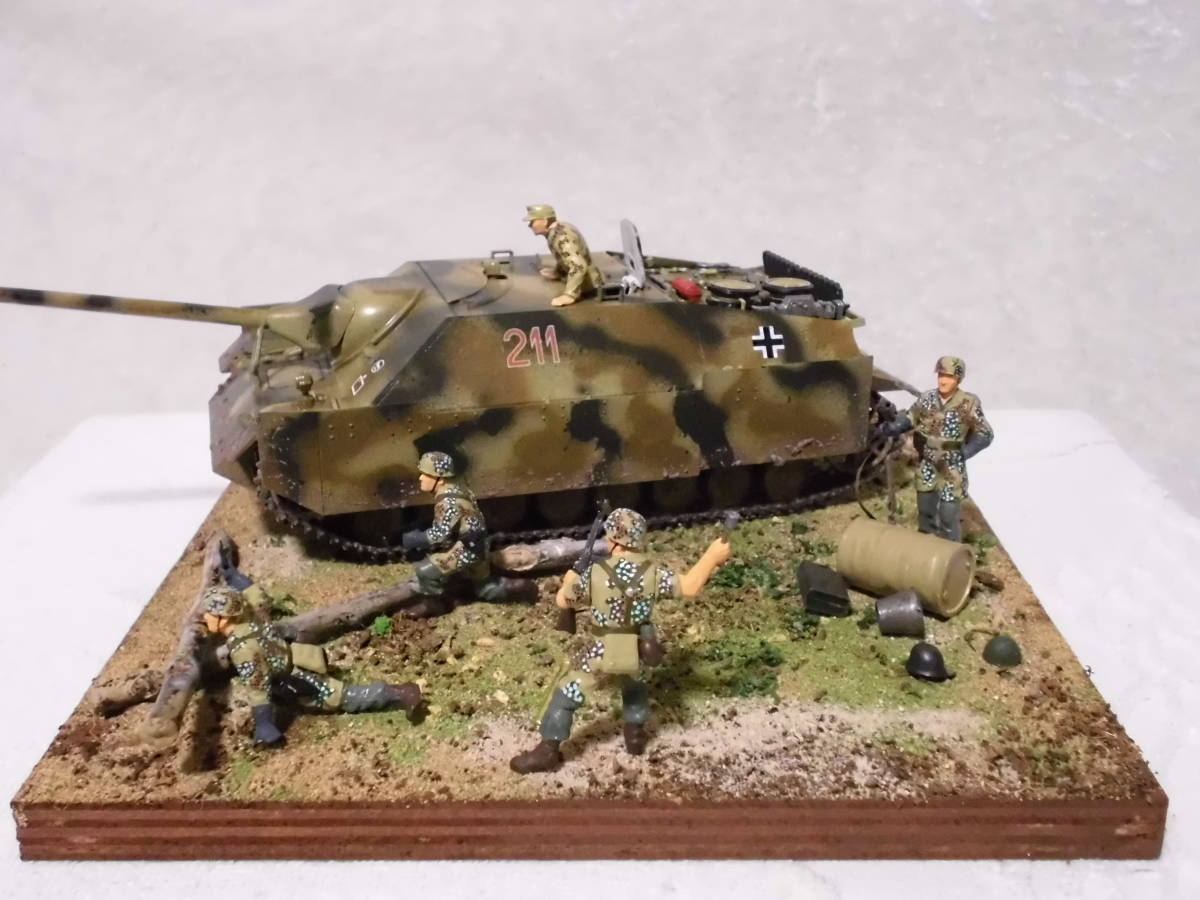 戦車ジオラマ 1/35 ドイツ4号駆逐戦車ラングとSS兵士 戦車ジオラマ 1/35 ドイツ4号駆逐戦車ラングとSS兵士