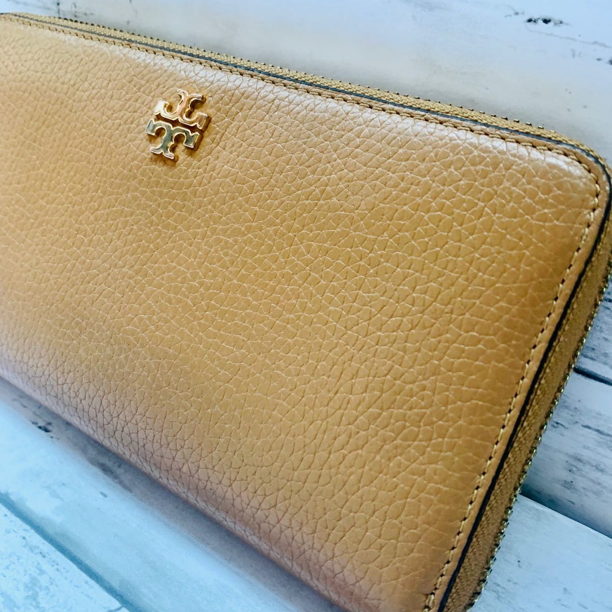 【TORY BURCH】長財布　ラウンドファスナー　ベージュ　財布　レザー　さいふ　小銭入れ　お札入れ　トリーバーチ　