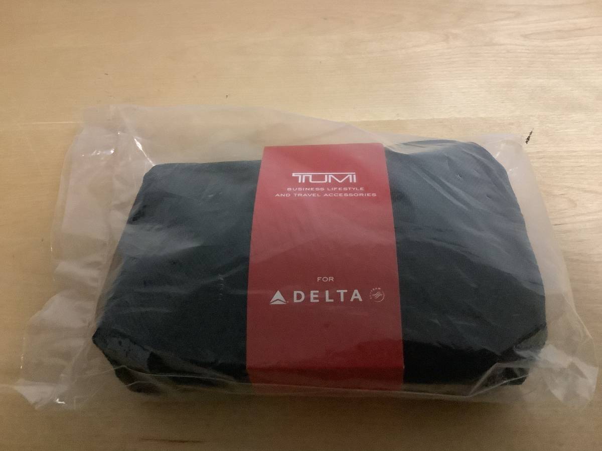  new goods unused TUMI X DELTA Tumi travel pouch amenity set unopened business Class not for sale free shipping 