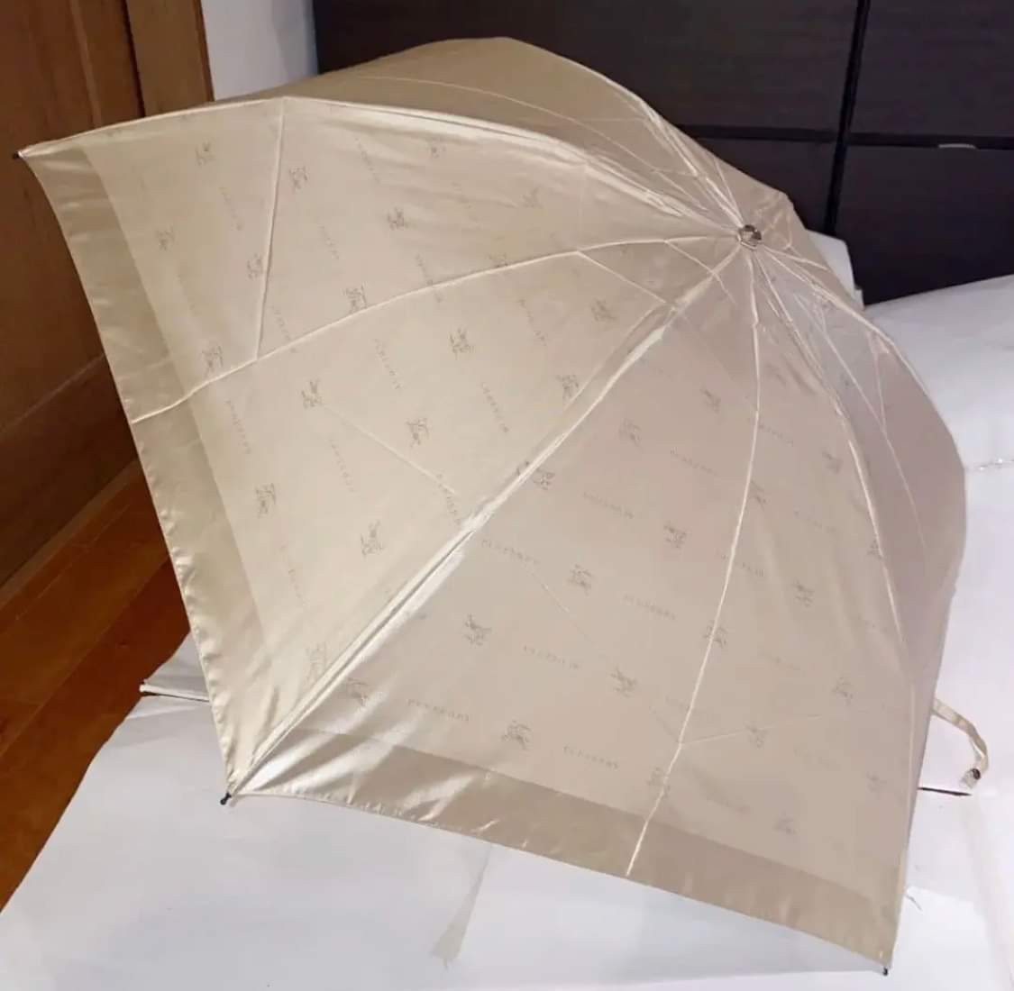 新品　バーバリー 折りたたみ雨傘　ジャカート柄ベージュ　日本製　品質表示無し（注意:写真は表示有りになってます！）