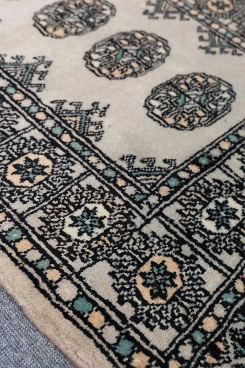 パキスタン手織り絨毯 size:88x62cm ボハラデザイン_画像3