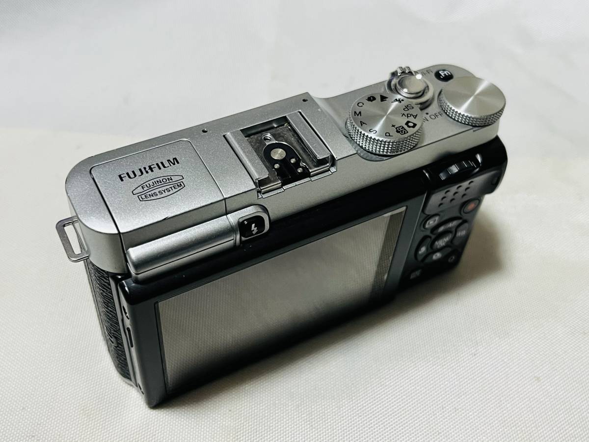 ★実用品★フジフィルム FUJIFILM X-M1 ボディ ★シャッター、フラッシュOK★ #5043_画像3