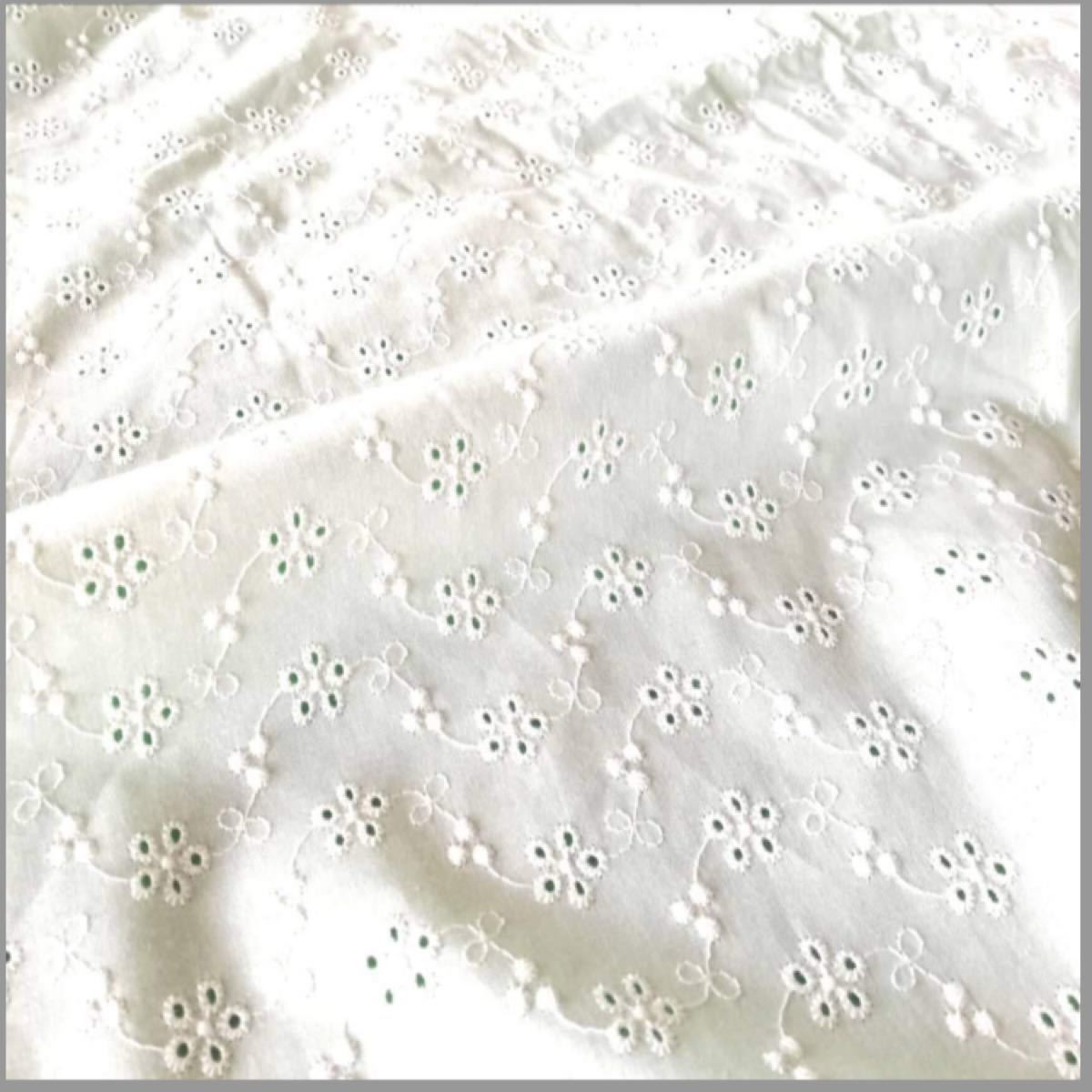 綿平織りストライプ花の穴刺繍レースの生地