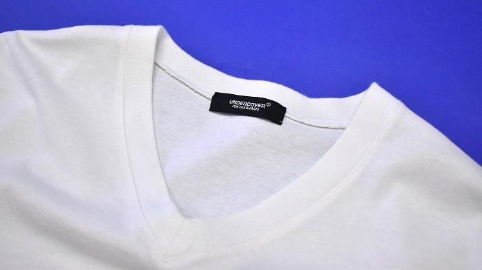 UNDERCOVER ( undercover )UC1B4809 V-NECK POCKET S/S Tee V шея карман короткий рукав футболка белый WHITE 2 MADE IN JAPAN нашивка вышивка 