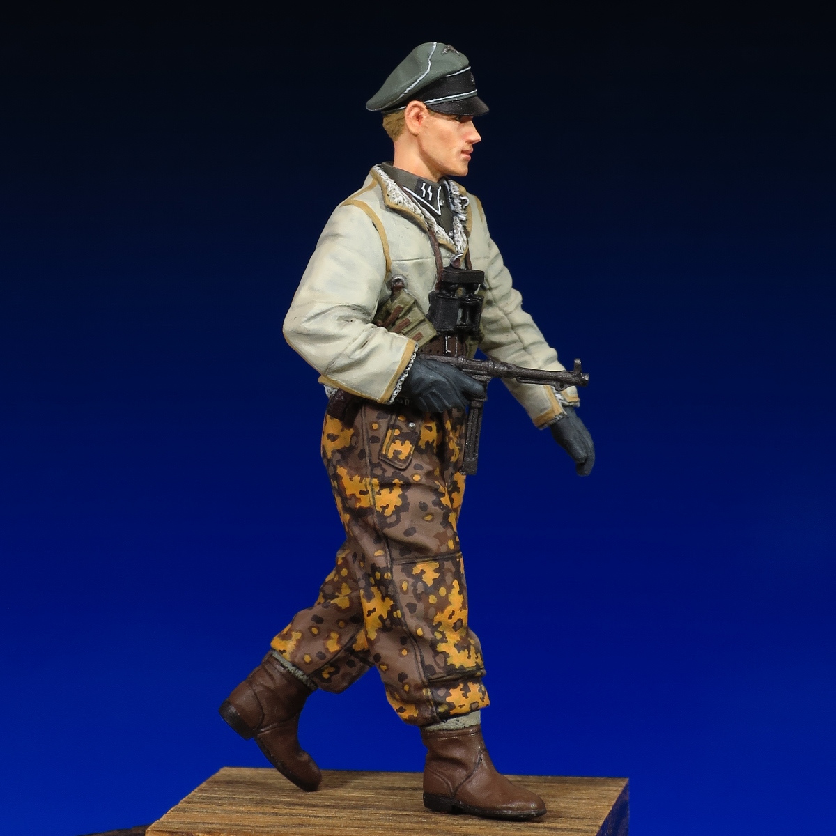 [118] 完成品 1/35 フィギュア WW2 ドイツ兵 ドイツ軍 武装親衛隊 下士官 東部戦線 冬季 Painted and Built  Figure 50mm
