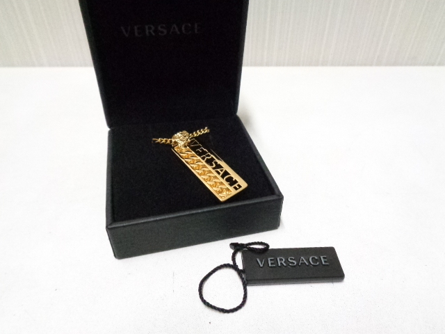 ヤフオク! - 【未使用品】 VERSACE ヴェルサーチ ネックレス ロ...