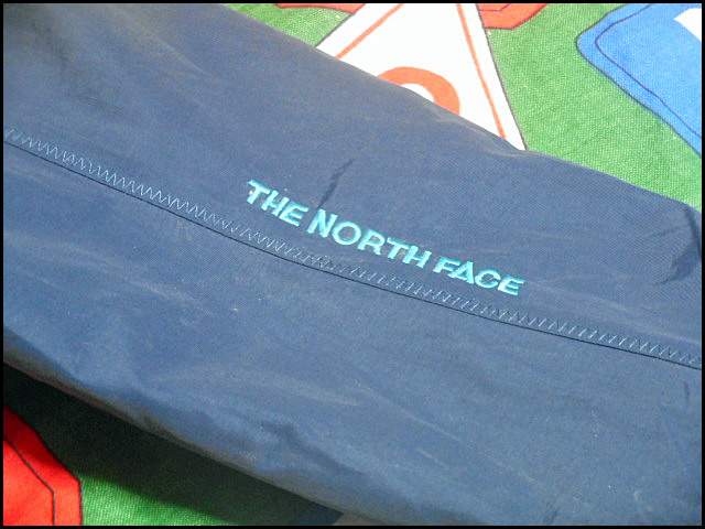 ★着こなし易い１着★フード付きTHE NORTH FACEノースフェイスナイロンマウンテンパーカアウトドア00s00年代95M黒タグ濃紺色ダークネイビー_画像9