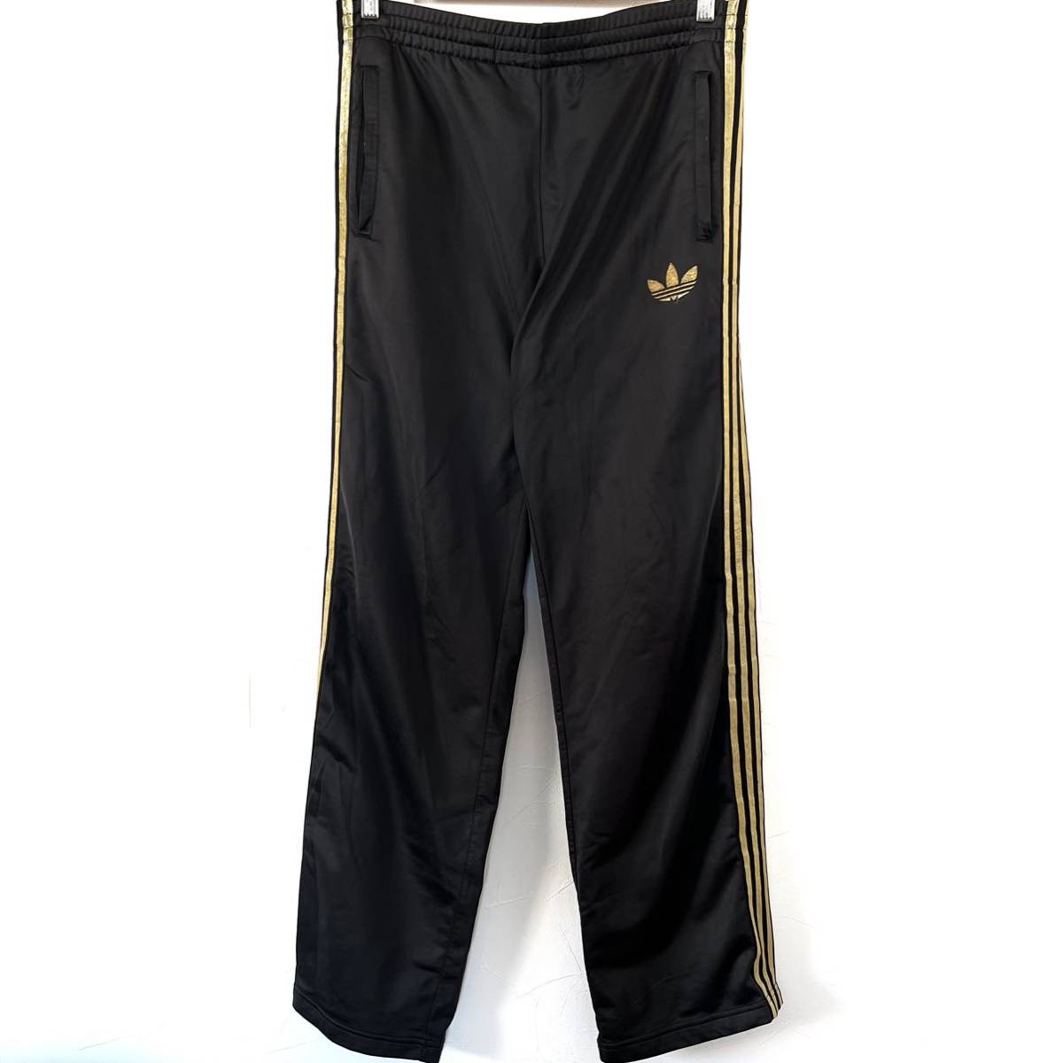 adidas アディダス セットアップ ジャージ ブラック×ゴールド 黒 adidas アディダス セットアップ ジャージ ブラック×ゴールド 黒