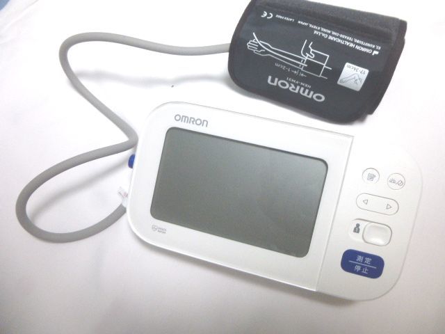 【美品】オムロン 上腕式血圧計 プレミアム19シリーズ HCR-7402 _画像1