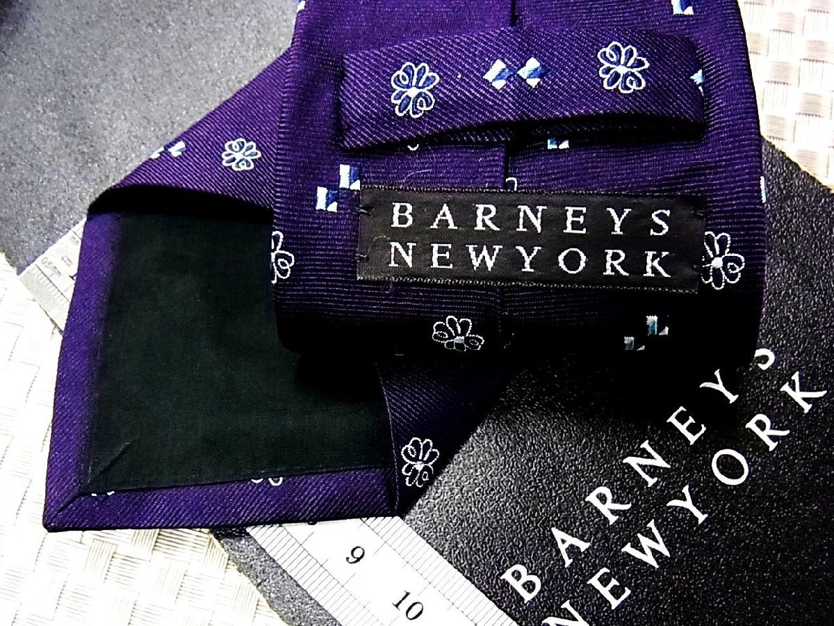 ♪29409D♪状態並品【刺繍 花 デザイン 柄】バーニーズ【BARNEYS NEWYORK】ネクタイ_画像2