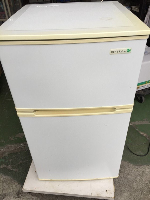 ●YAMADA　HERB Relax ノンフロン　直冷式冷凍冷蔵庫　YRZ-C09B1　90L　2015年製　【B1130W2】