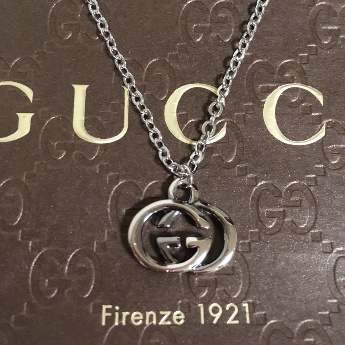 取り寄せ可 GUCCI グッチ カットアウトクロス Gロゴ シルバー ...