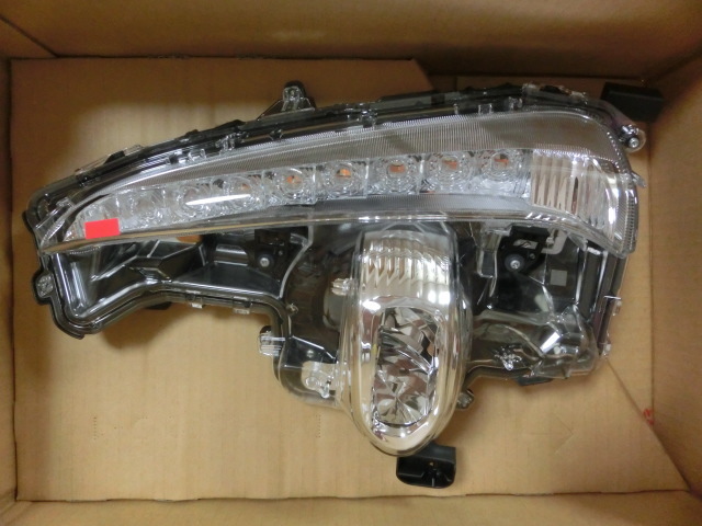 ☆トヨタ プリウス PHV ZVW52 純正 左 フォグランプ ウインカー