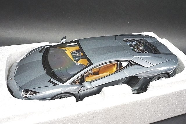 AUTOart オートアート 1/18 ランボルギーニ AVENTADOR アヴェン