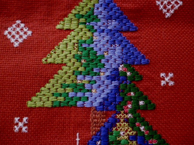  tapestry # Cross stitch * Christmas, sun ta,momi. tree, street average .