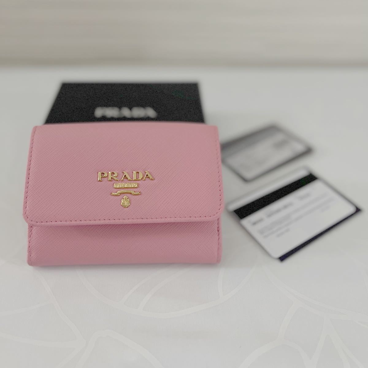 プラダ PRADA 二つ折り財布 ピンク 美品 サフィアーノレザー
