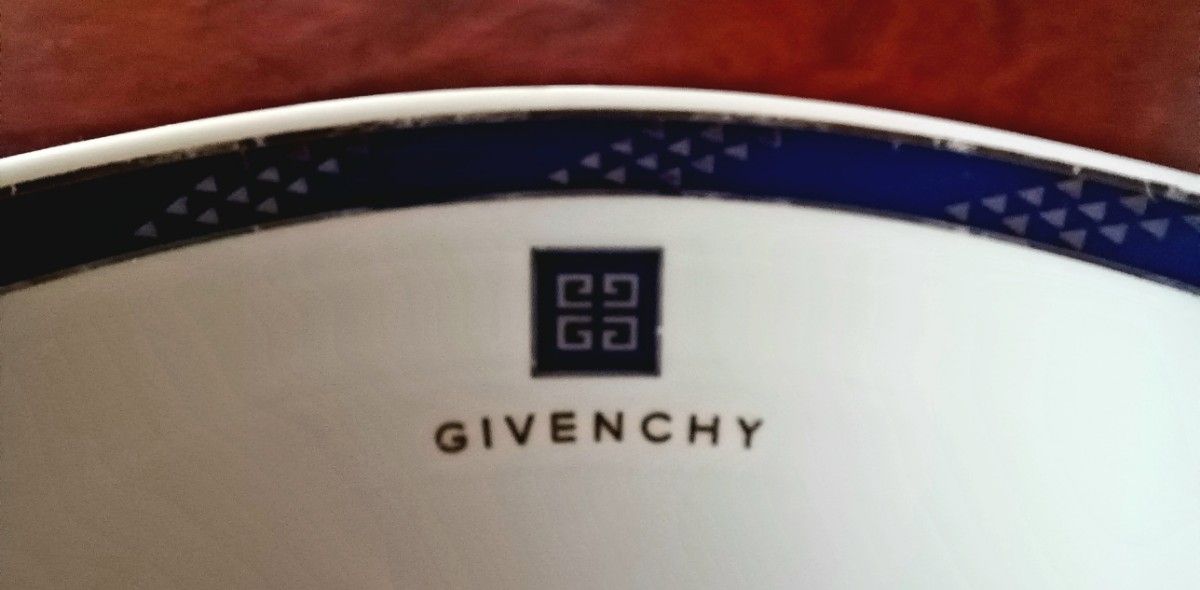 GIVENCHY ジバンシー17.5cm　H4.5cm スープ皿またはサラダボウル 皿縁金と紺のライン入り5枚セット 未使用品