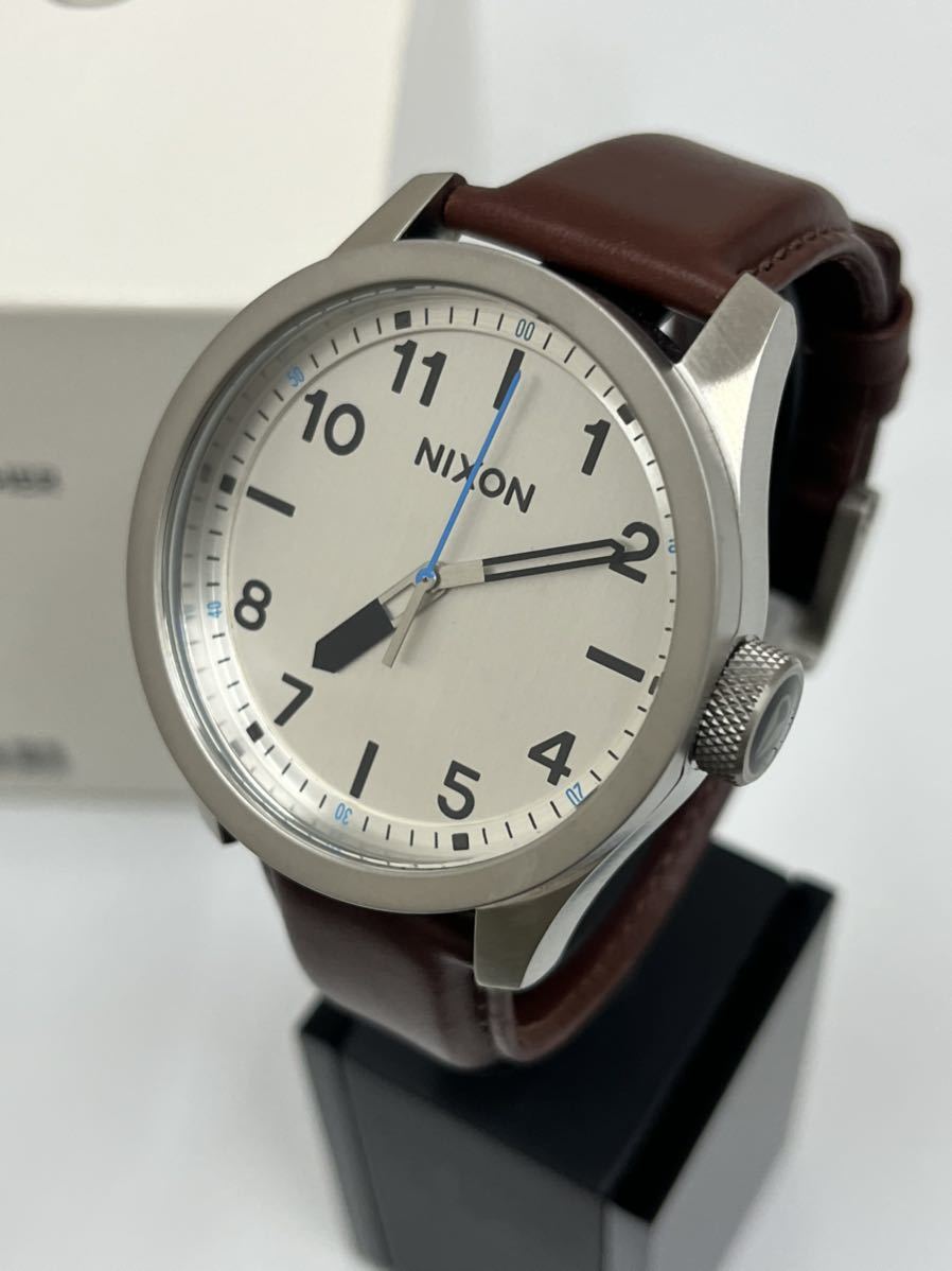 お気に入りの ニクソン NIXON サファリ レザー SILVER/BROWN