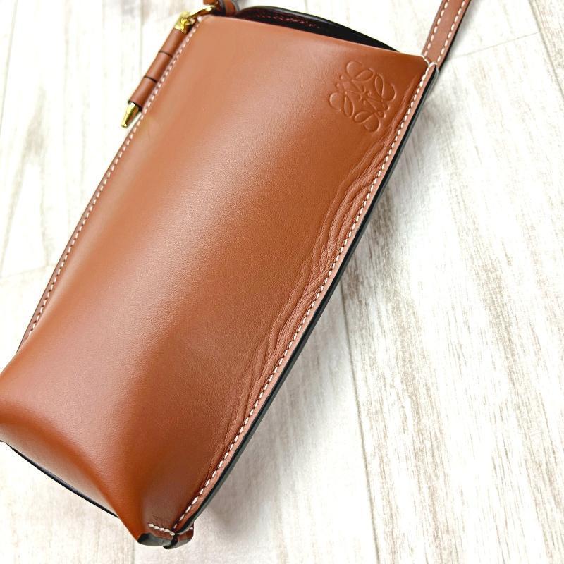 ロエベ LOEWE ショルダーバッグ ポーチ ゲートポケット アナグラム