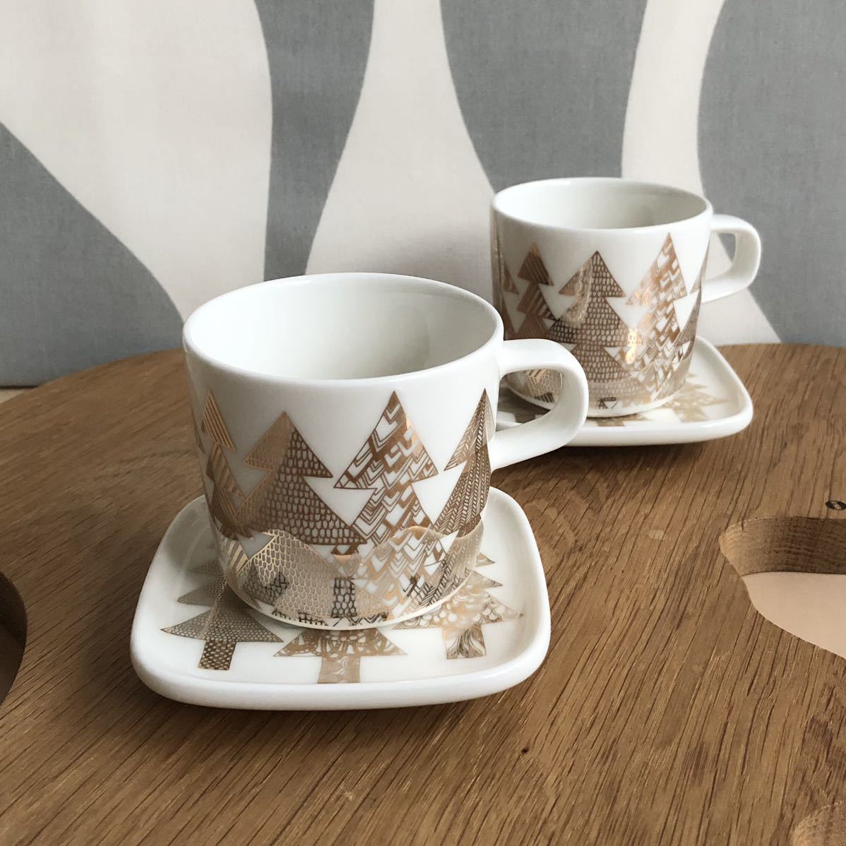 新品 marimekko KUUSIKOSSA クーシコッサ コーヒーカップ ＆ プレート ゴールド_画像1