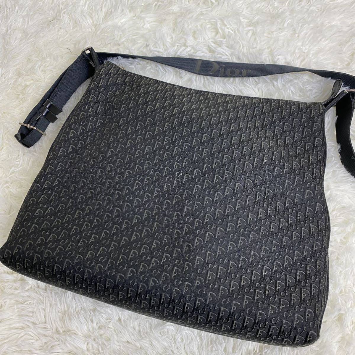 代引き不可】 【美品】イタリア製 大きめ メンズ ロゴ 定番 ボディ