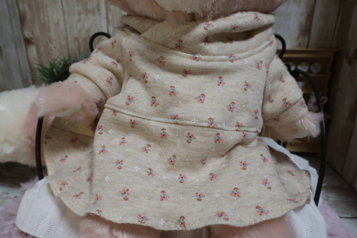 小花×ベージュ　リーナベルＳサイズコスチューム　縫いぐるみのお洋服　ハンドメイド　パーカー風ワンピース