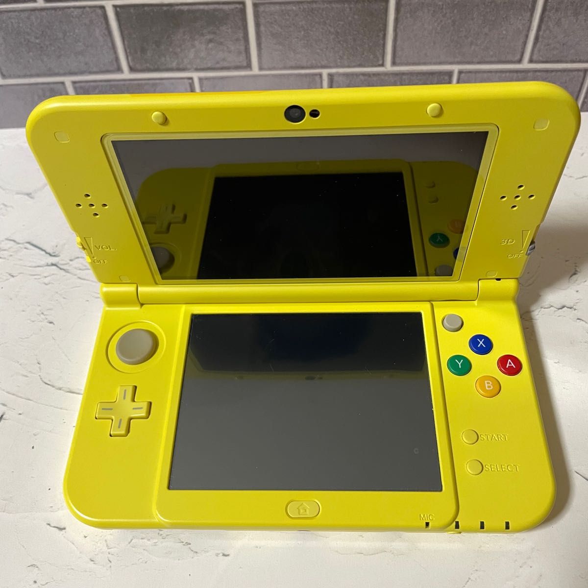 Newニンテンドー3DS LL ピカチュウ【イエロー】