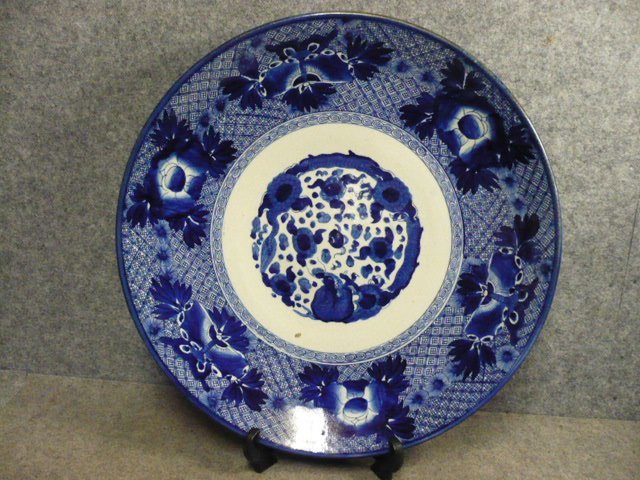 伊万里 ベロ藍 大皿 [B31374] 高さ5.5cm 直径47cm 格子 蝶 花 染付 古玩 古美術