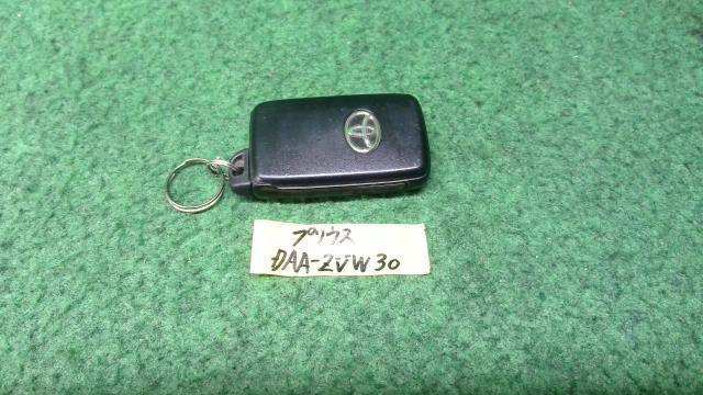 プリウス DAA-ZVW30 キーレス　リモコン　キー 070_画像1