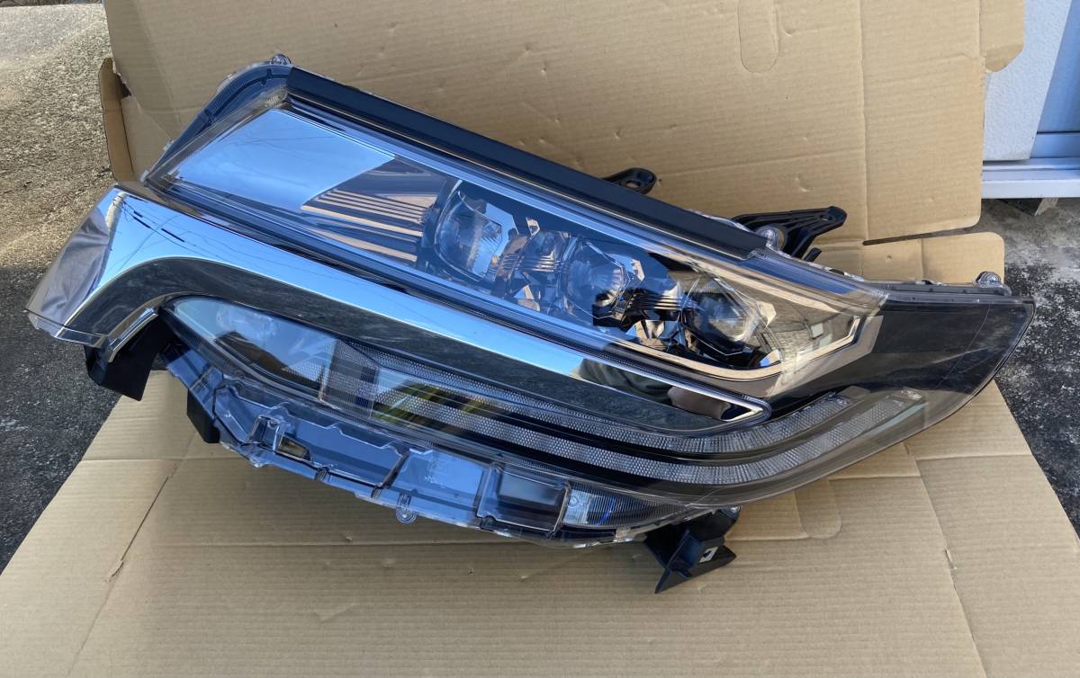 アルファード30 後期 ヘッドライト左右セット 3眼LED 流れるウインカー