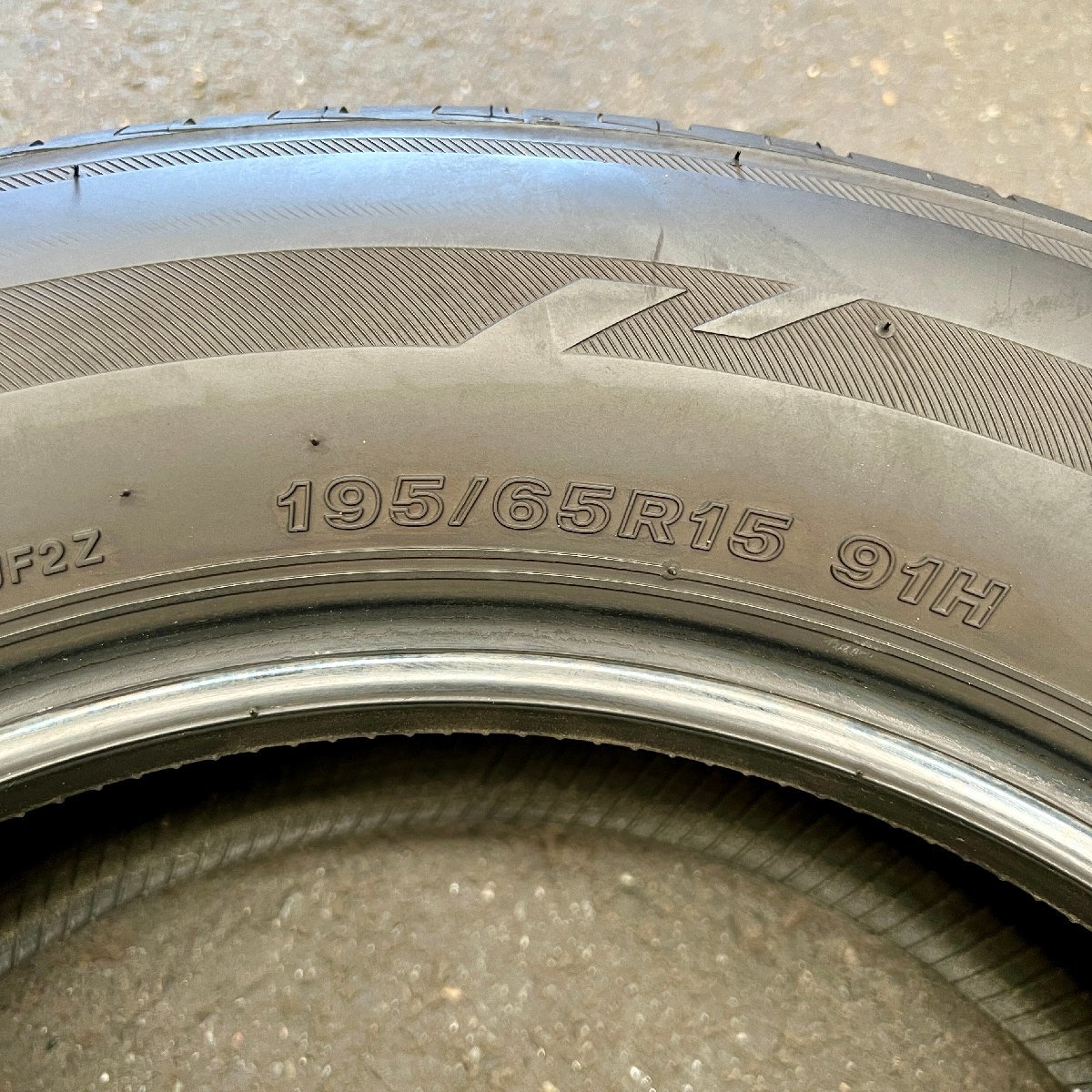 タイヤ1本　BRIDGESTONE LUFT RVⅡ(ブリヂストン ルフト RVⅡ)　195/65R15　2020年製　5ミリ_画像4