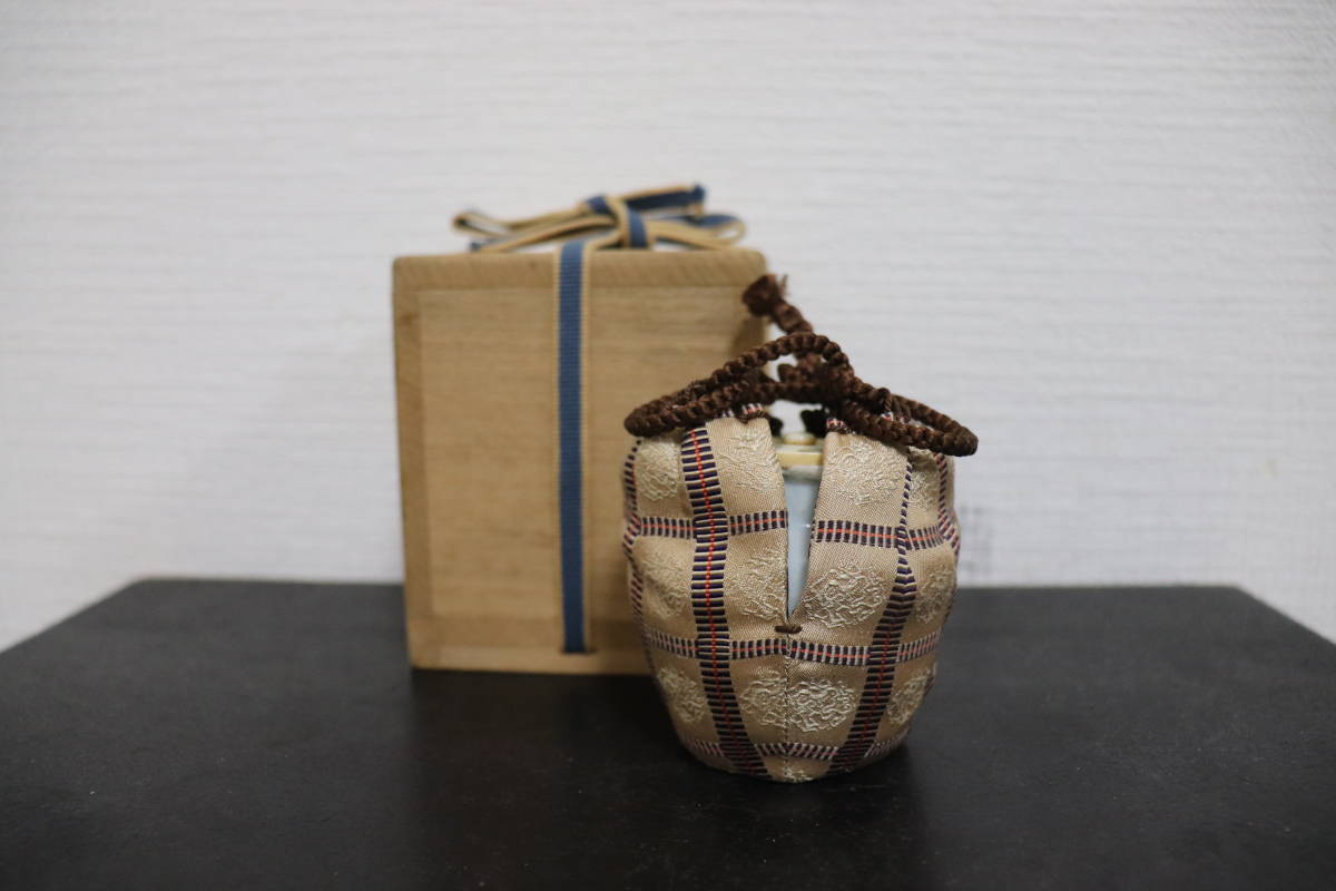 青白磁小壺 茶入 花入れ 景徳鎮窯 元~明時代 中国古玩 ラクト 青白磁小壺 茶入 花入れ 景徳鎮窯 元~明時代 中国古玩 ラクト