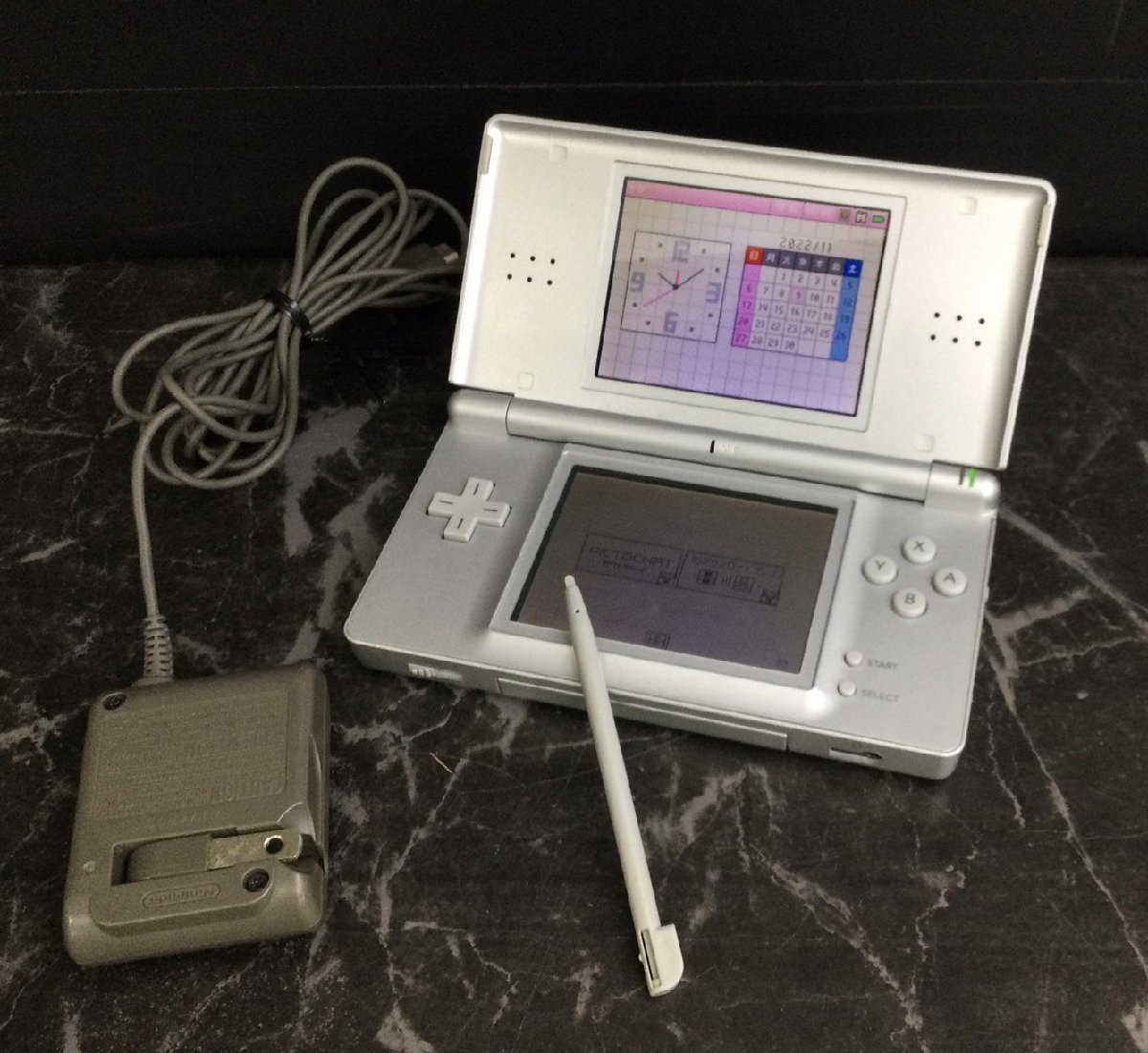 ニンテンドーDS Lite 本体 グロスシルバー【DS・GBA動作確認済】-