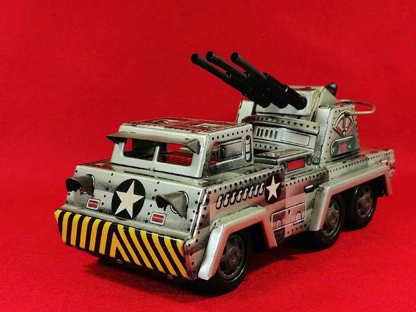 哲*様 ブリキ機関銃 輸出用 Yahoo!オークション - ブリキ 装甲車 戦闘車 戦車 3連機関砲