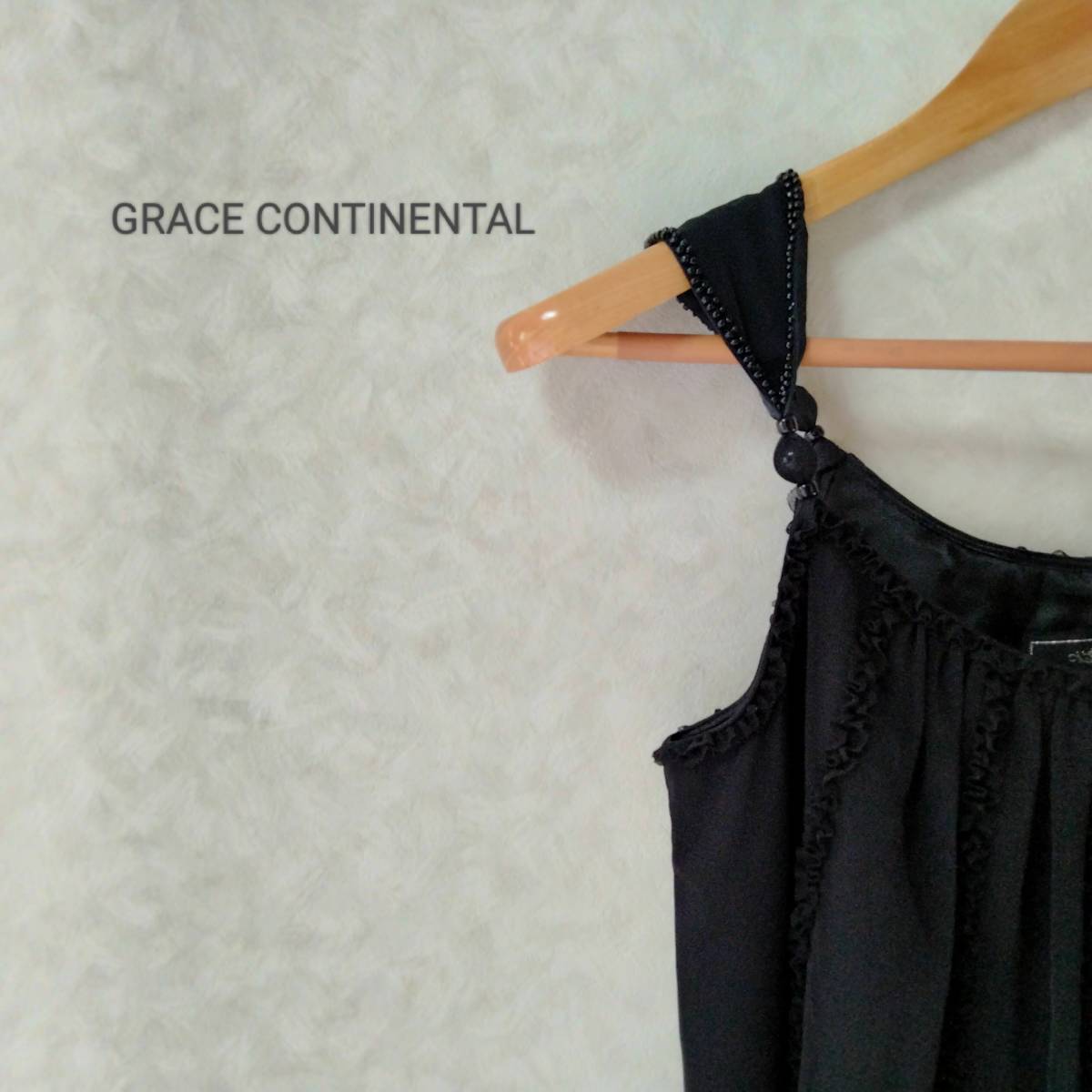 GRACE CONTINENTAL グレースコンチネンタル フリル ノースリーブ ミニ丈 ワンピース ラウンドネック デコルテ ブラック サイズ36 SJJ208_画像1